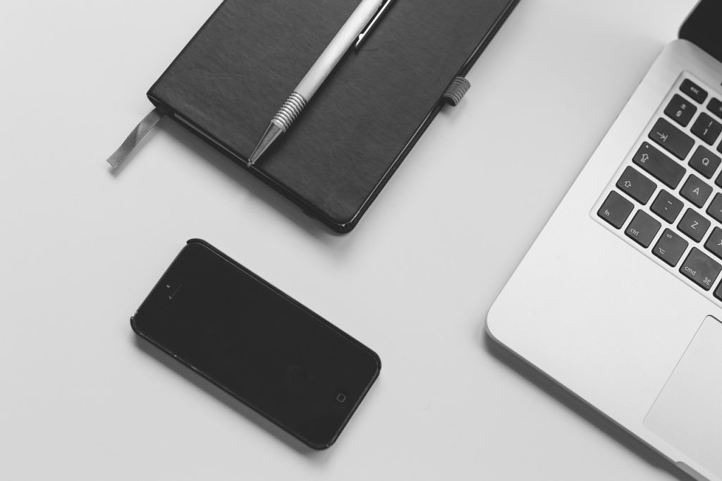 macbook, laptop, computer-925614.jpg